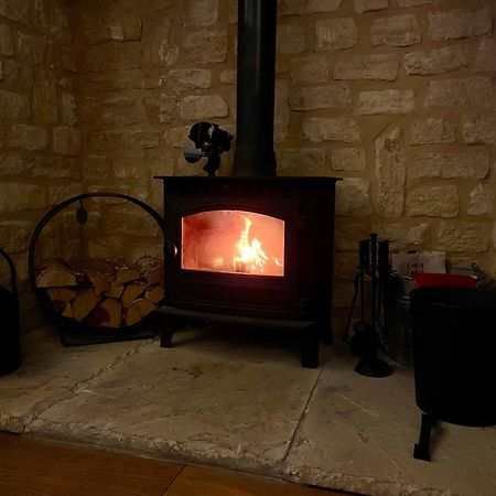 Cosy Cotswold Lodge By Your Home Here - Summer Sale For 3 Plus Nights - Ideal For Families With Log-Burner, Spa, Private Parking And Heated Swimming Pools Ashton Keynes Buitenkant foto