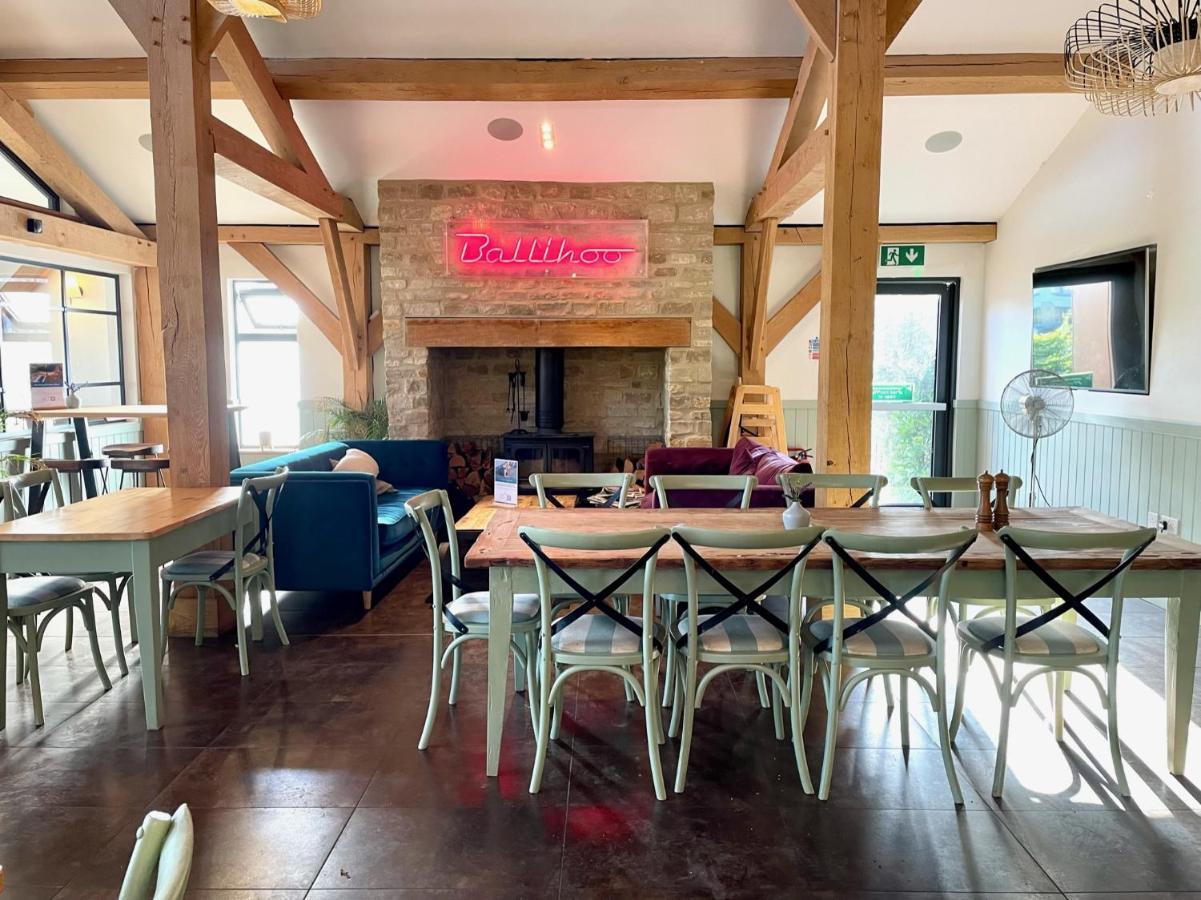 Cosy Cotswold Lodge By Your Home Here - Summer Sale For 3 Plus Nights - Ideal For Families With Log-Burner, Spa, Private Parking And Heated Swimming Pools Ashton Keynes Buitenkant foto