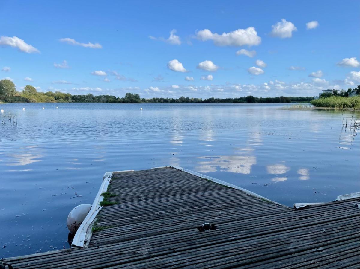 Cosy Cotswold Lodge By Your Home Here - Summer Sale For 3 Plus Nights - Ideal For Families With Log-Burner, Spa, Private Parking And Heated Swimming Pools Ashton Keynes Buitenkant foto