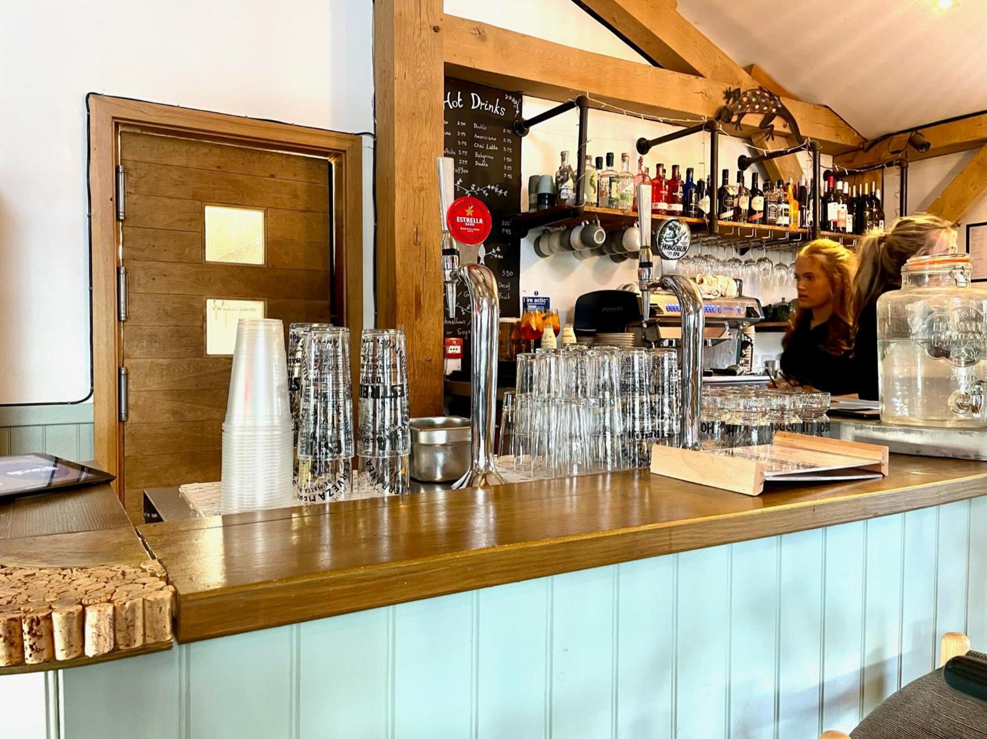 Cosy Cotswold Lodge By Your Home Here - Summer Sale For 3 Plus Nights - Ideal For Families With Log-Burner, Spa, Private Parking And Heated Swimming Pools Ashton Keynes Buitenkant foto