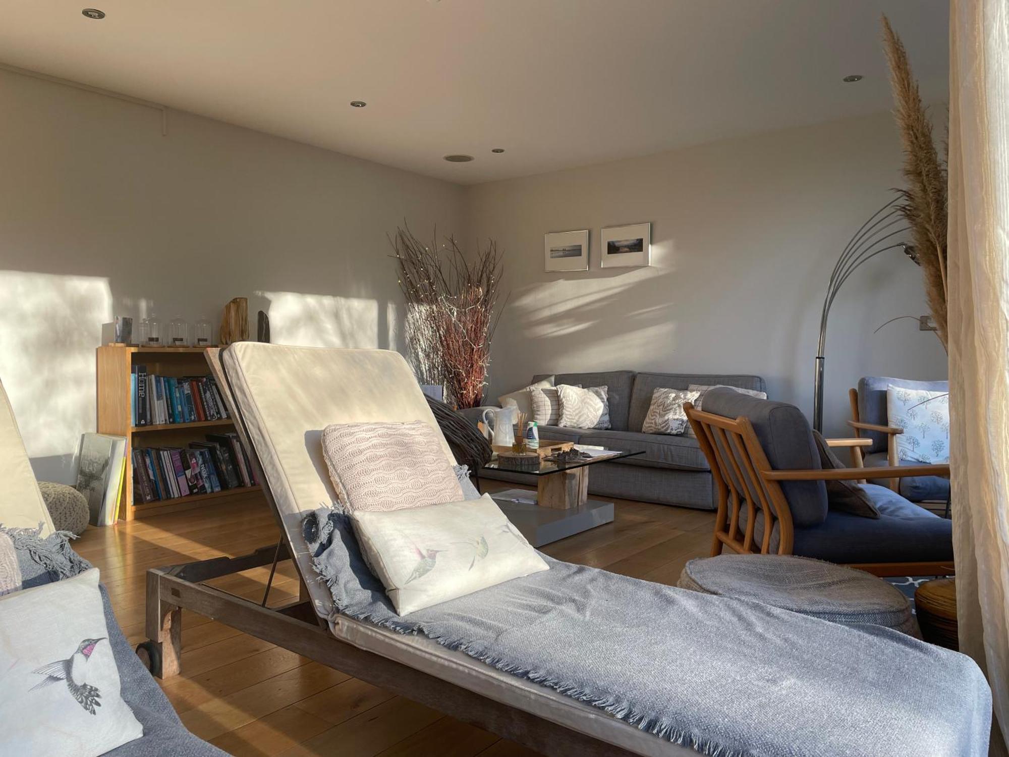 Cosy Cotswold Lodge By Your Home Here - Summer Sale For 3 Plus Nights - Ideal For Families With Log-Burner, Spa, Private Parking And Heated Swimming Pools Ashton Keynes Buitenkant foto