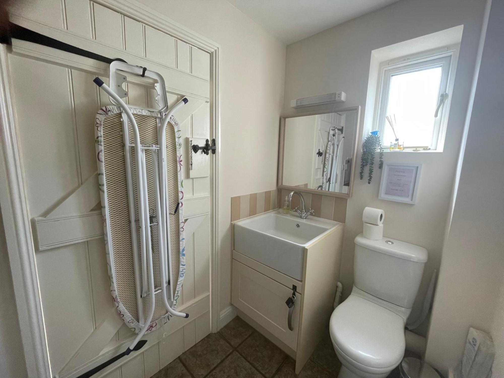 Cosy Cotswold Lodge By Your Home Here - Summer Sale For 3 Plus Nights - Ideal For Families With Log-Burner, Spa, Private Parking And Heated Swimming Pools Ashton Keynes Buitenkant foto