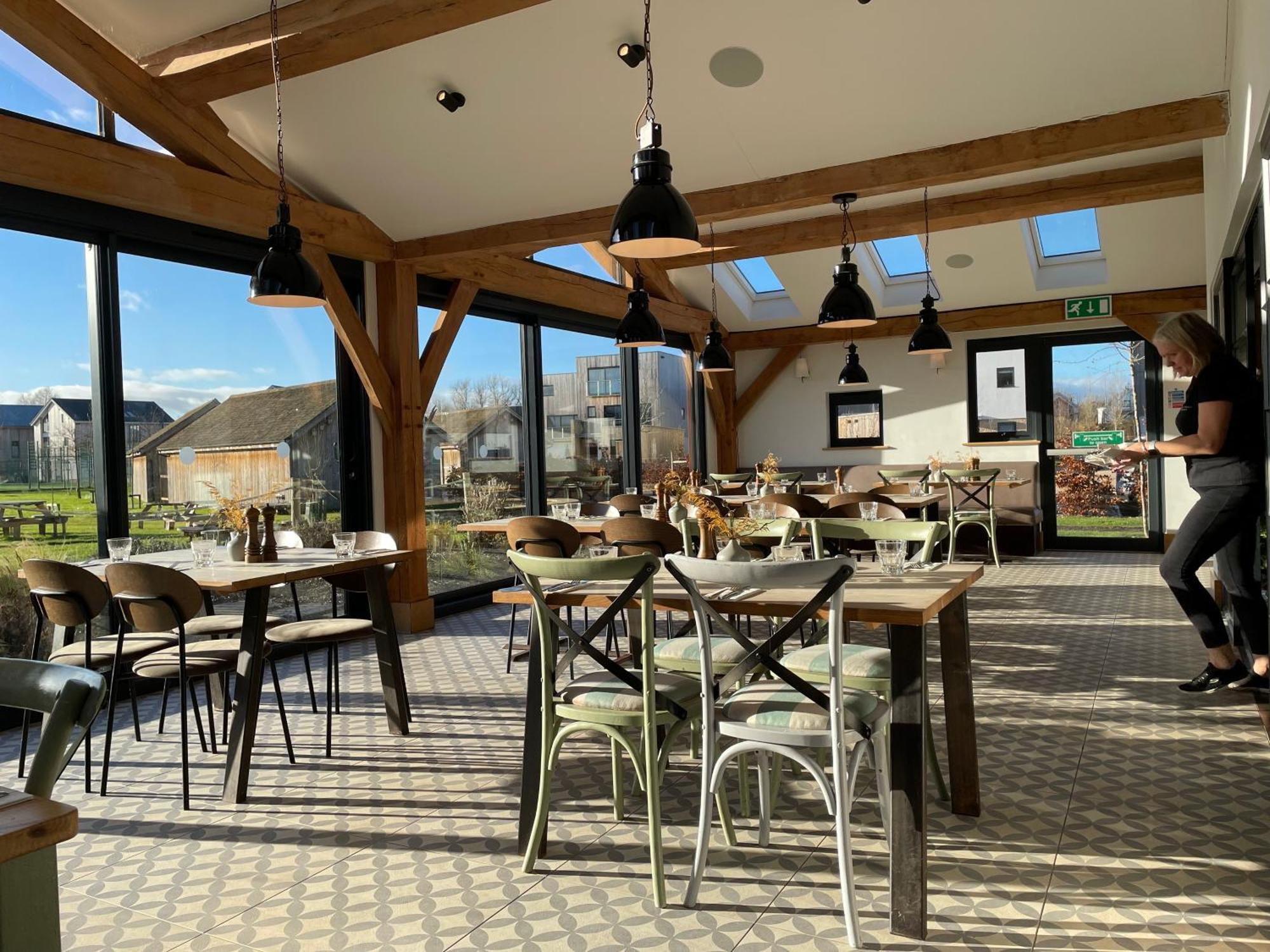 Cosy Cotswold Lodge By Your Home Here - Summer Sale For 3 Plus Nights - Ideal For Families With Log-Burner, Spa, Private Parking And Heated Swimming Pools Ashton Keynes Buitenkant foto