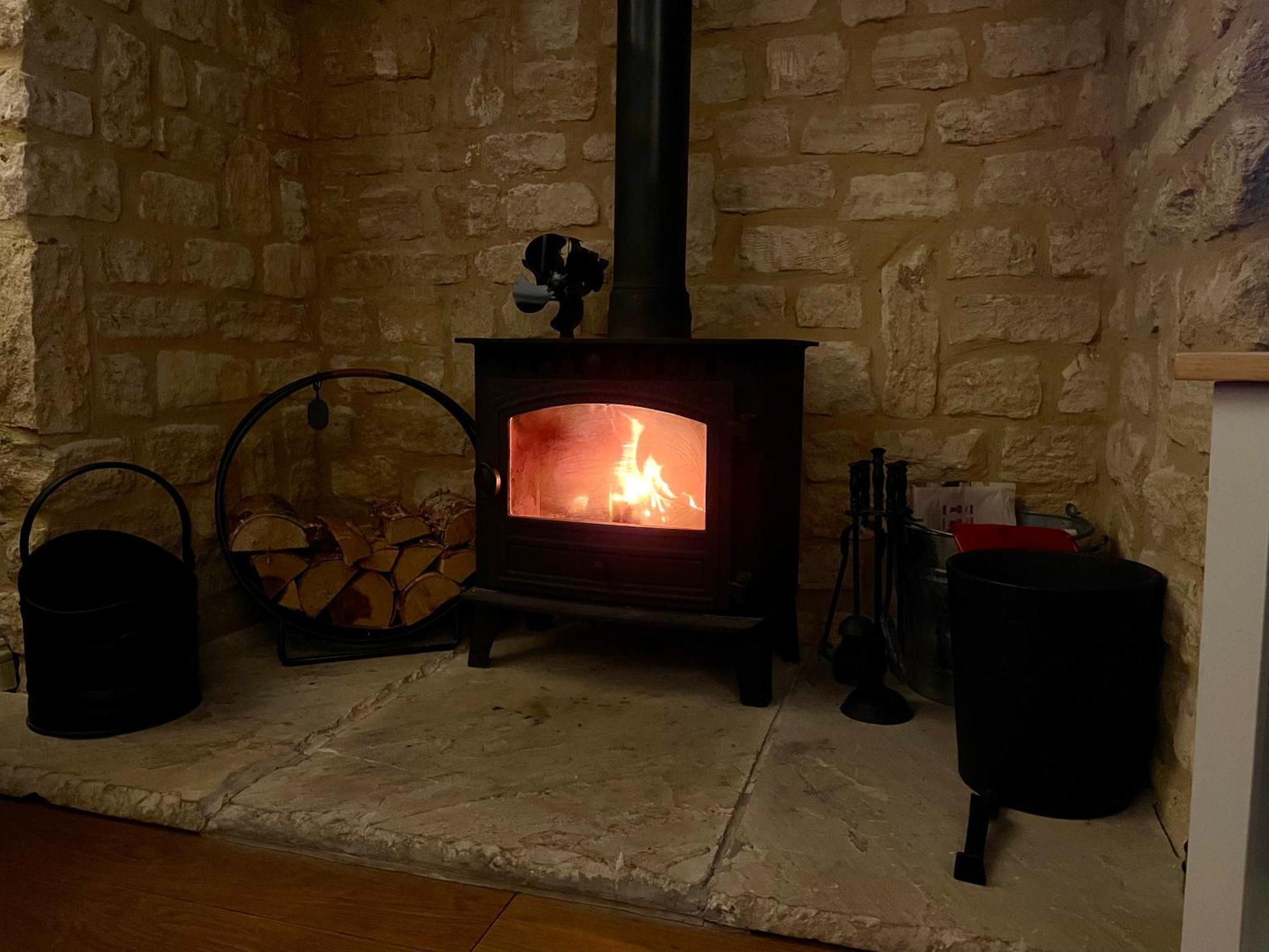 Cosy Cotswold Lodge By Your Home Here - Summer Sale For 3 Plus Nights - Ideal For Families With Log-Burner, Spa, Private Parking And Heated Swimming Pools Ashton Keynes Buitenkant foto