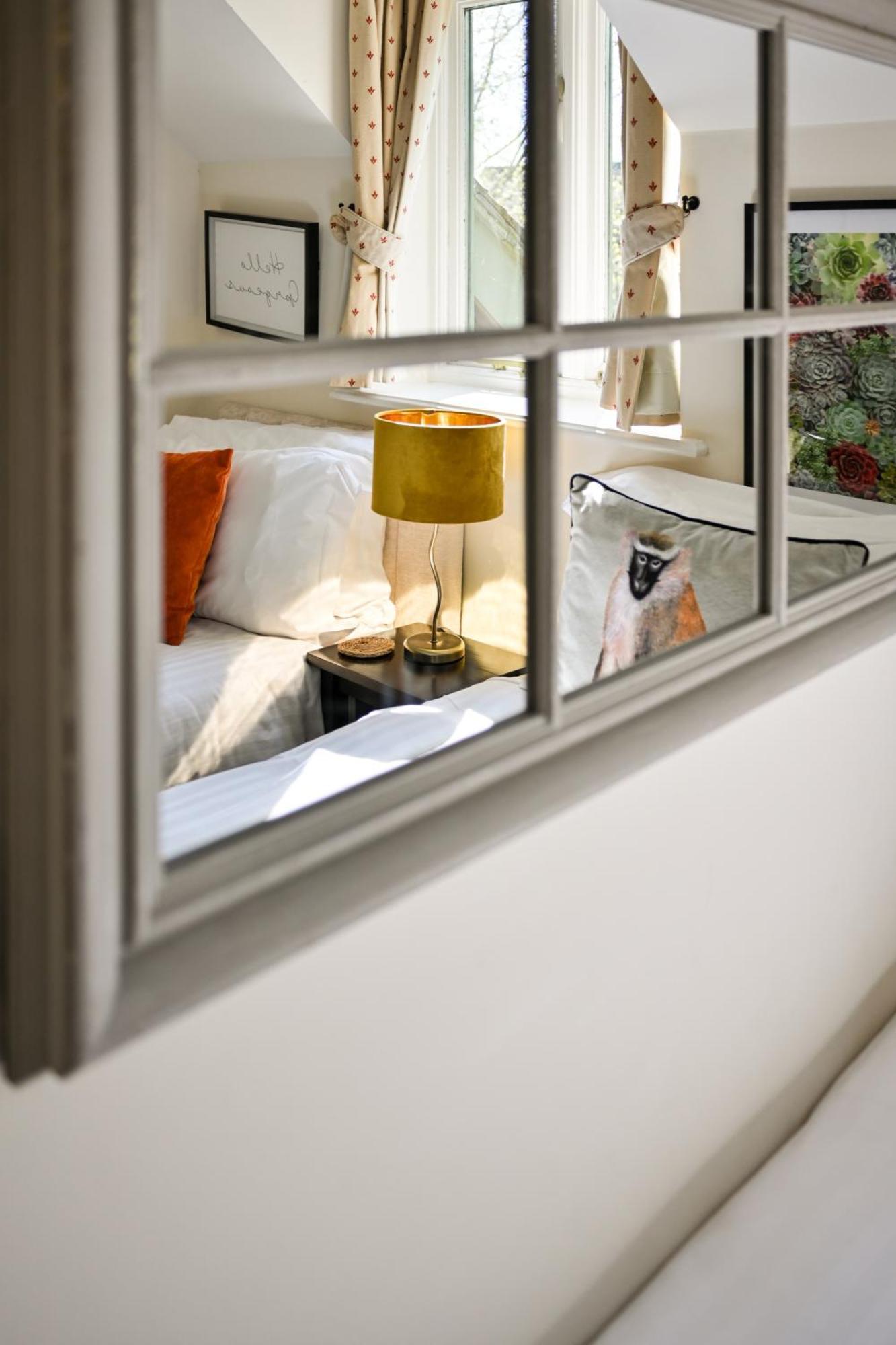Cosy Cotswold Lodge By Your Home Here - Summer Sale For 3 Plus Nights - Ideal For Families With Log-Burner, Spa, Private Parking And Heated Swimming Pools Ashton Keynes Buitenkant foto