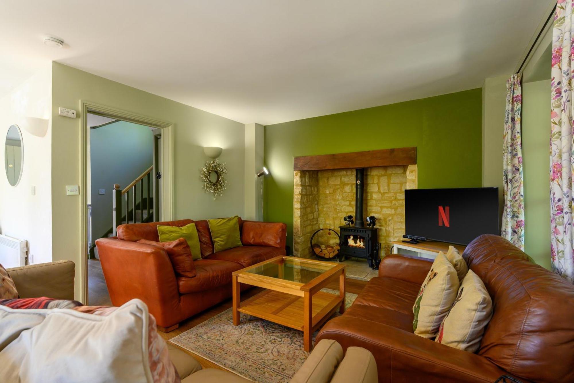 Cosy Cotswold Lodge By Your Home Here - Summer Sale For 3 Plus Nights - Ideal For Families With Log-Burner, Spa, Private Parking And Heated Swimming Pools Ashton Keynes Buitenkant foto