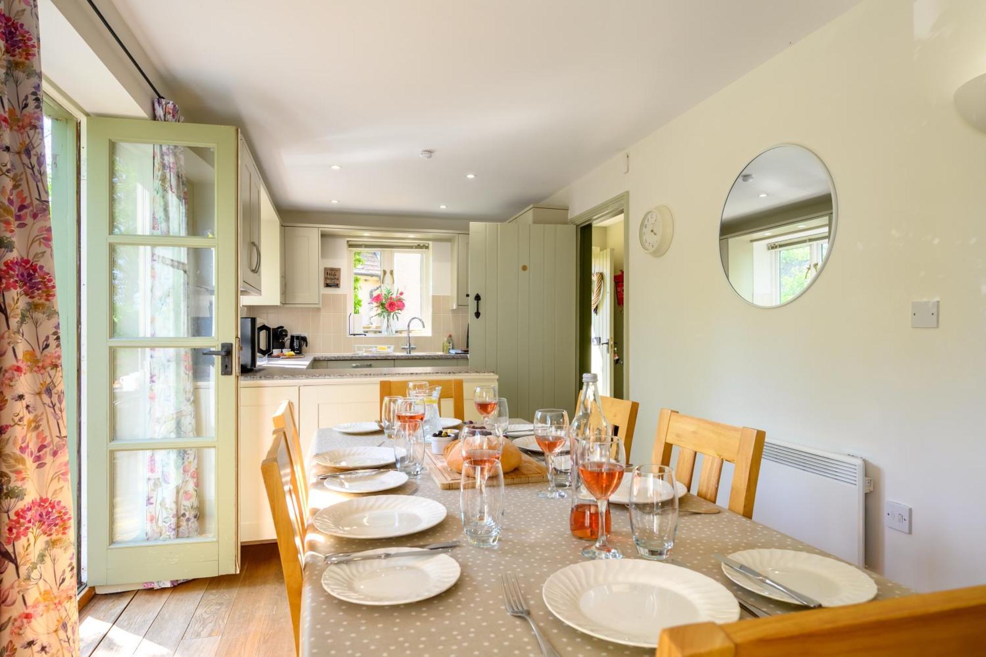 Cosy Cotswold Lodge By Your Home Here - Summer Sale For 3 Plus Nights - Ideal For Families With Log-Burner, Spa, Private Parking And Heated Swimming Pools Ashton Keynes Buitenkant foto