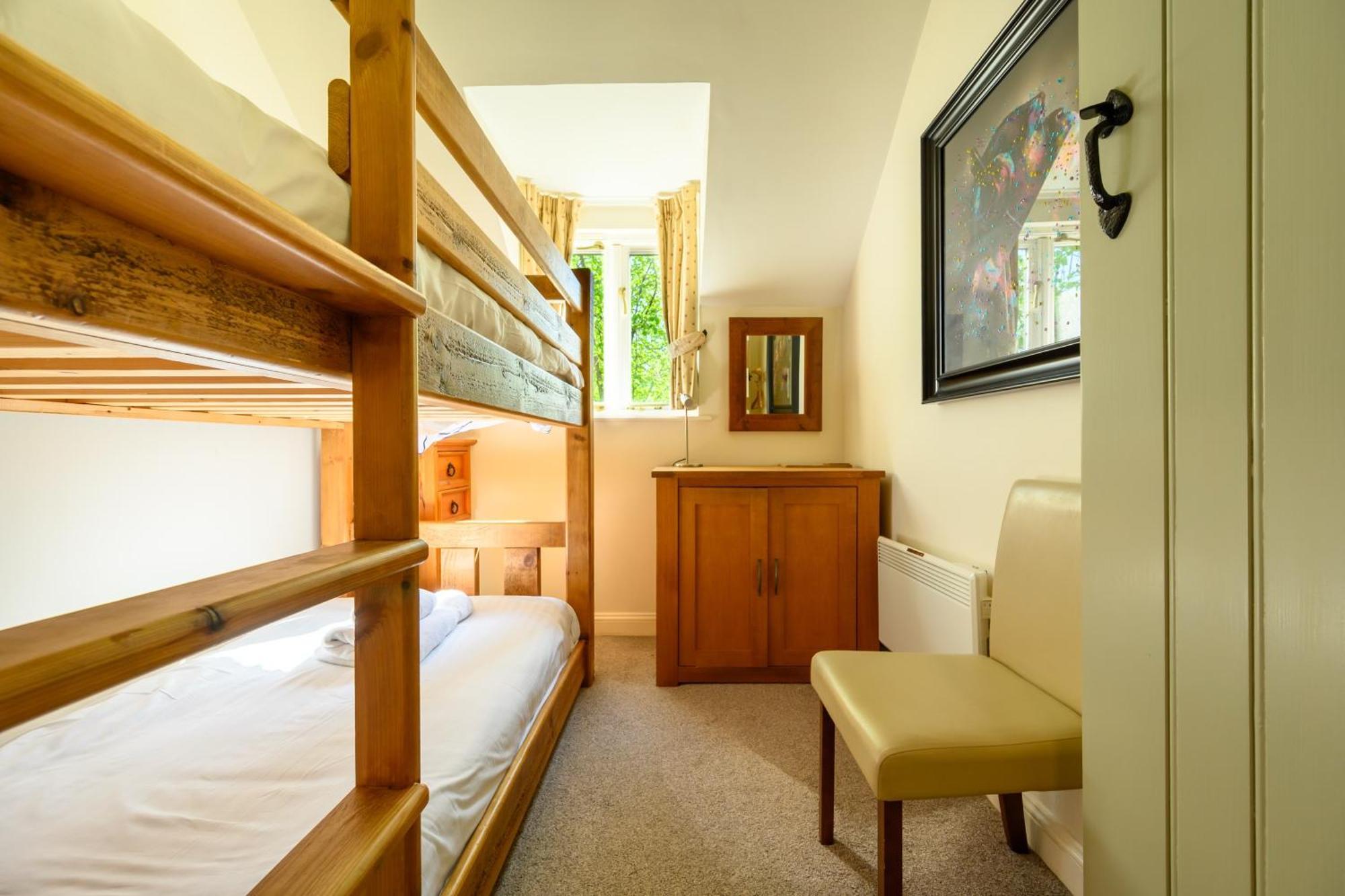 Cosy Cotswold Lodge By Your Home Here - Summer Sale For 3 Plus Nights - Ideal For Families With Log-Burner, Spa, Private Parking And Heated Swimming Pools Ashton Keynes Buitenkant foto
