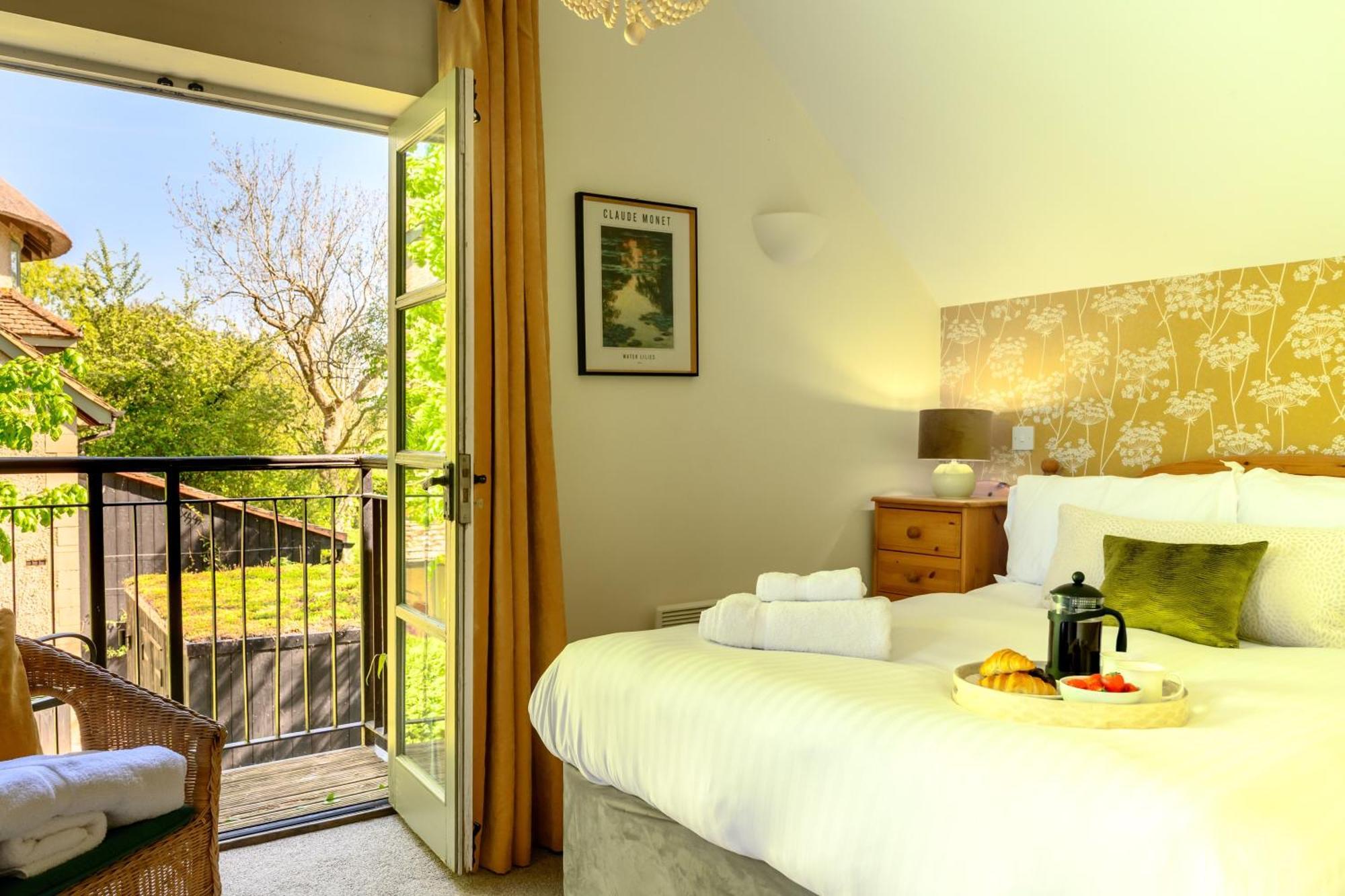 Cosy Cotswold Lodge By Your Home Here - Summer Sale For 3 Plus Nights - Ideal For Families With Log-Burner, Spa, Private Parking And Heated Swimming Pools Ashton Keynes Buitenkant foto